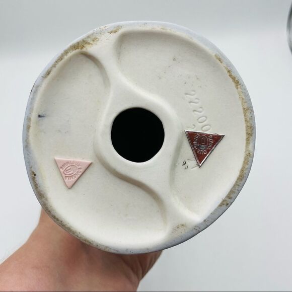 Vintage Royal Dux Bohemia Lady with Flowers Stretched Bisque Porcelain Figurine - Picture 7 of 9